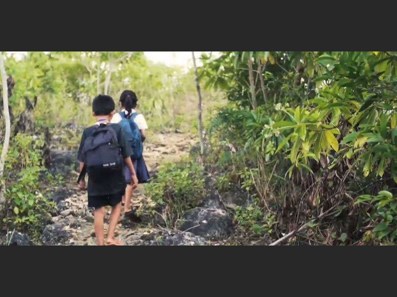 攀山涉水去上學